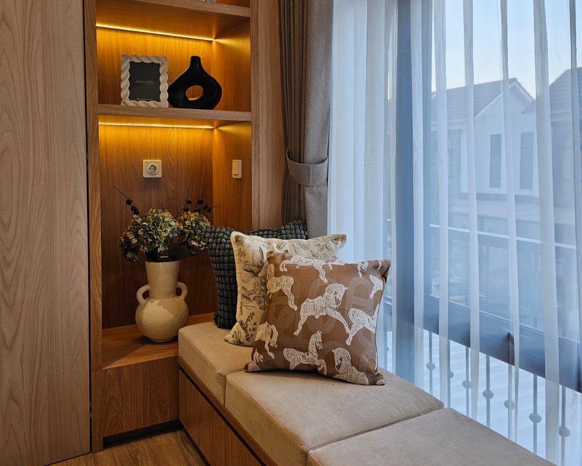 Tipe Charlene Bay Window